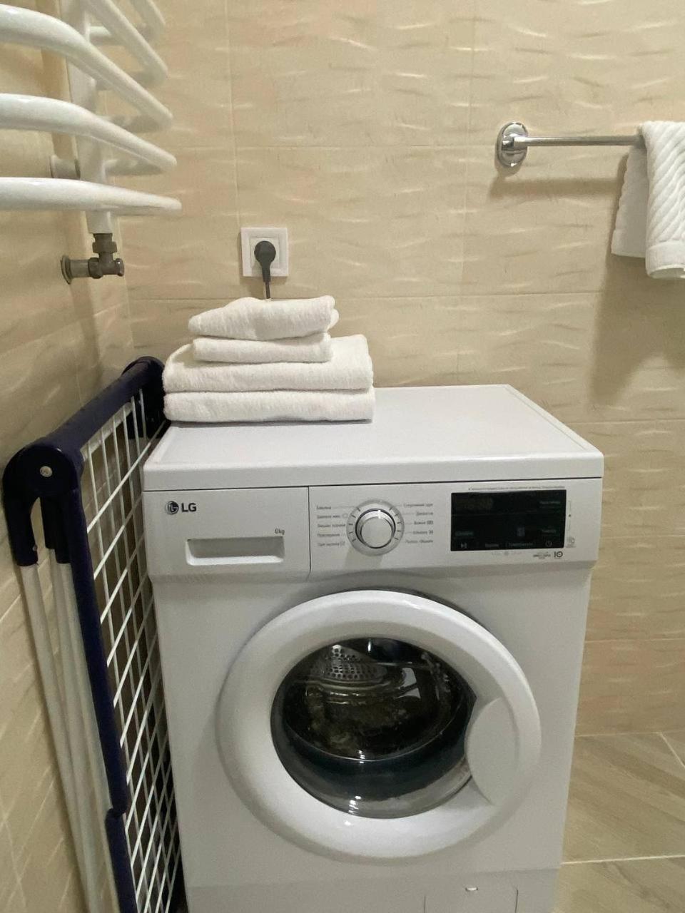 Atlant Luxury Big Family Five Apart On Golovna Поряд З Тц Депот Wi Fi 24 На 7 체르니우치 외부 사진